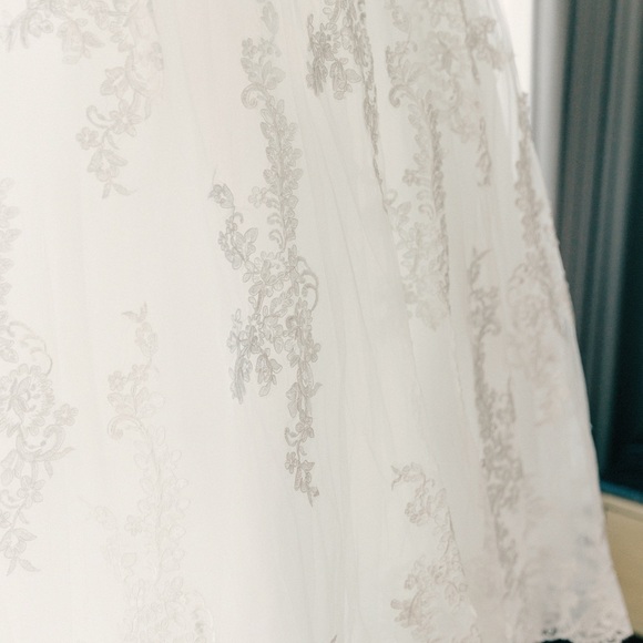 Simple Lace V-neck Train Wedding Dress/ French Tulle Bohemian Wedding Dress - Picture 10 of 12